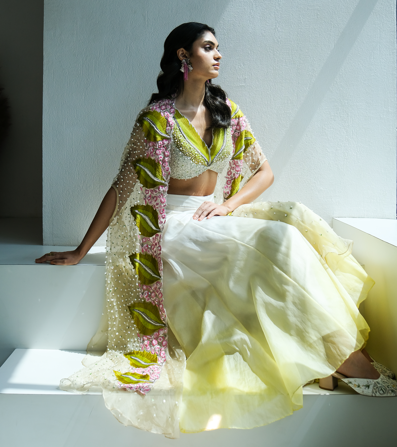 Dhara Cape Set